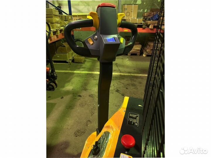 Штабелер электрический самоходный
