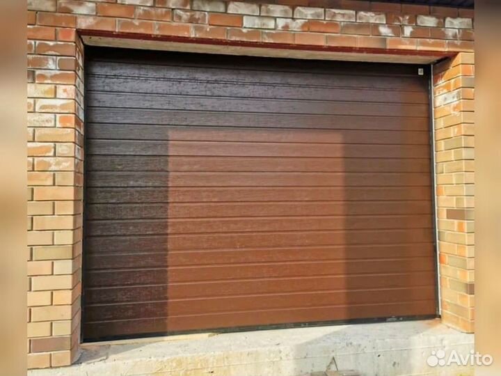 Гаражные секционные ворота Алютех