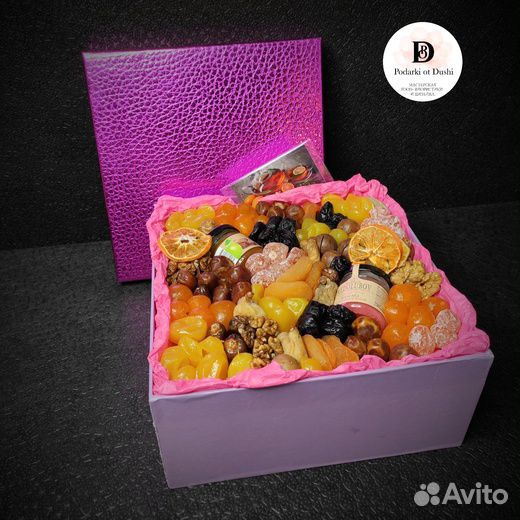 Подарочный бокс из сухофруктов, орехов и меда
