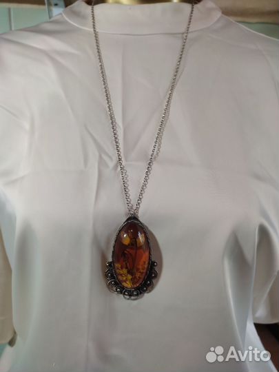 Винтажный кулон из янтаря