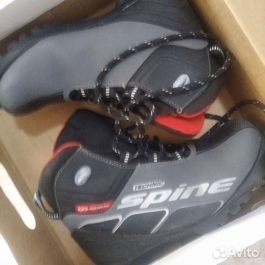 Лыжные ботинки