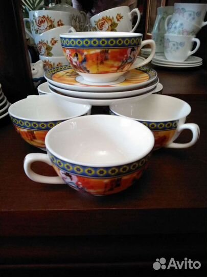 Шесть чашек и три блюдца для чая