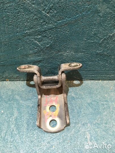 Петля двери FL верхняя Nissan J31