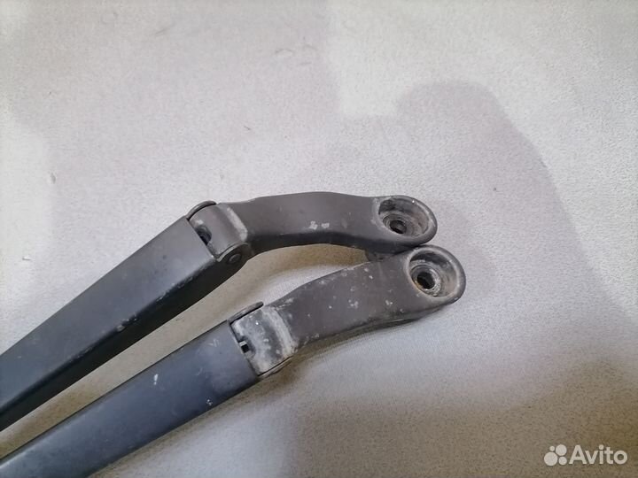 Поводок дворника передний Dodge Intrepid 1998-2004