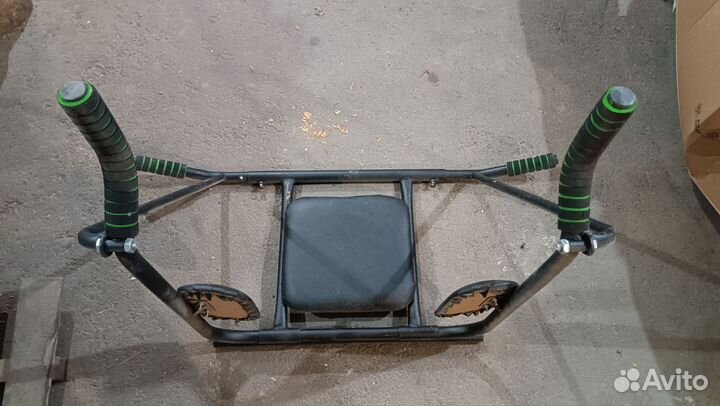 Турник настенный бу