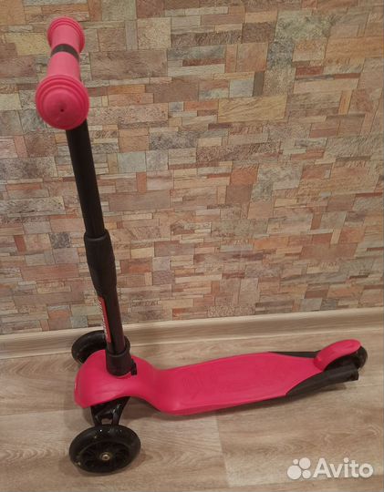 Самокат детский со светящимися колесами