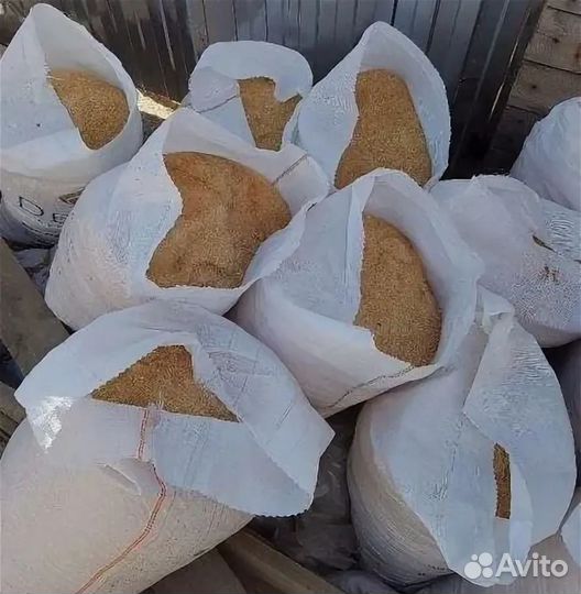Опилки дубовые в мешках