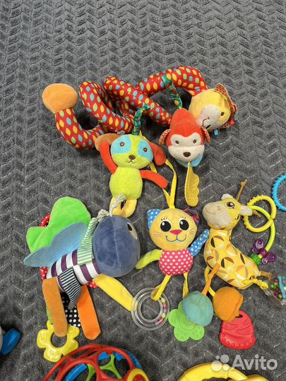 Коробка развивающих игрушек для малыша