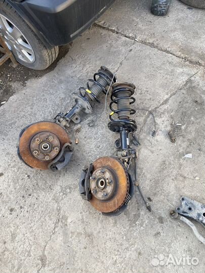 Кулак передний Toyota Corolla 150