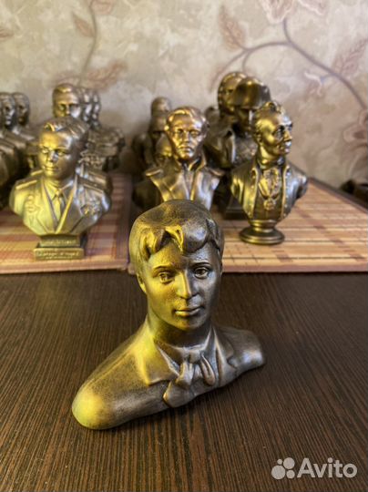 Бюст Есенина