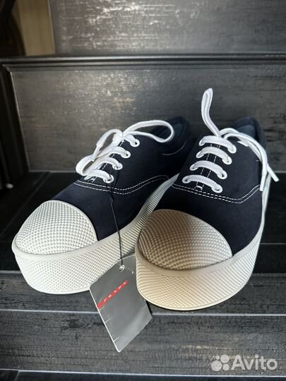 Кеды Prada 38 идут на 39,5 оригинал Италия