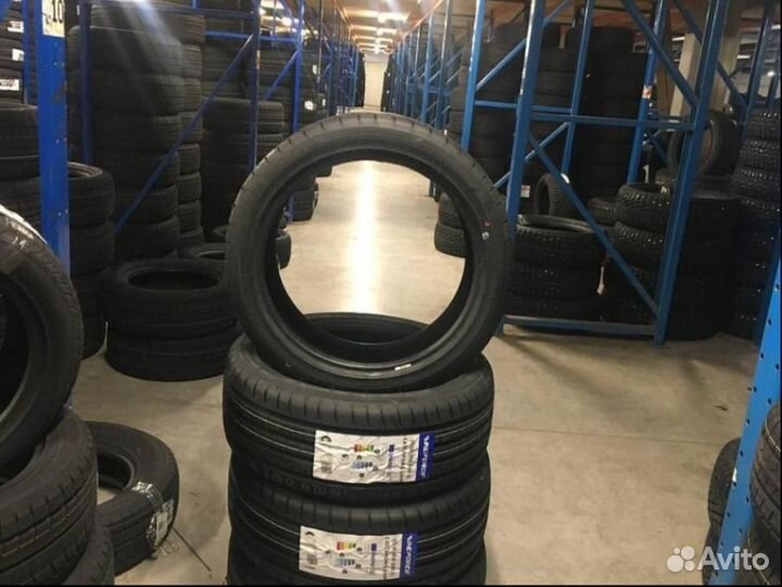 Windforce Catchfors UHP 215/45 R18 93W