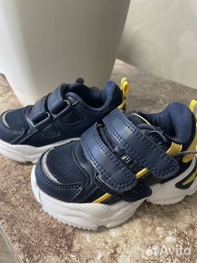 Кроссовки детские