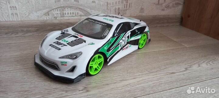 Машинка на радиоуправлении для дрифта