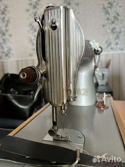 Швейная машина электрическая