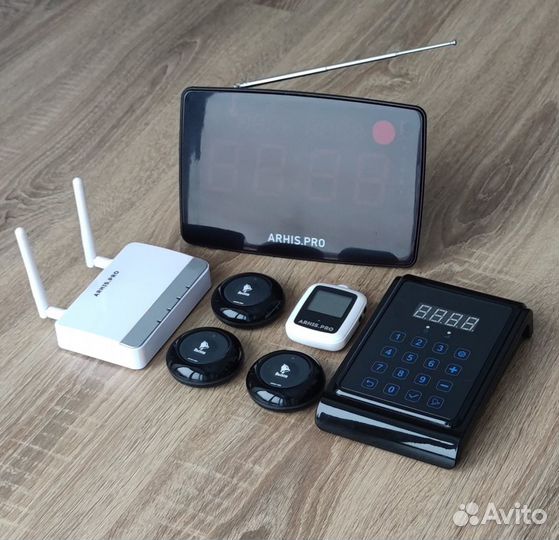 Кнопка вызова официанта, часы, табло, пуль, репите