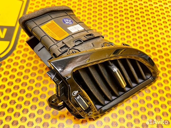 Дефлектор салона боковой правый Kia Stinger CK