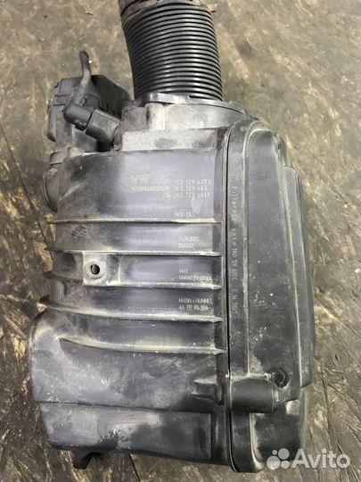 Корпус воздушного фильтра пассат Б6 2.0 FSI