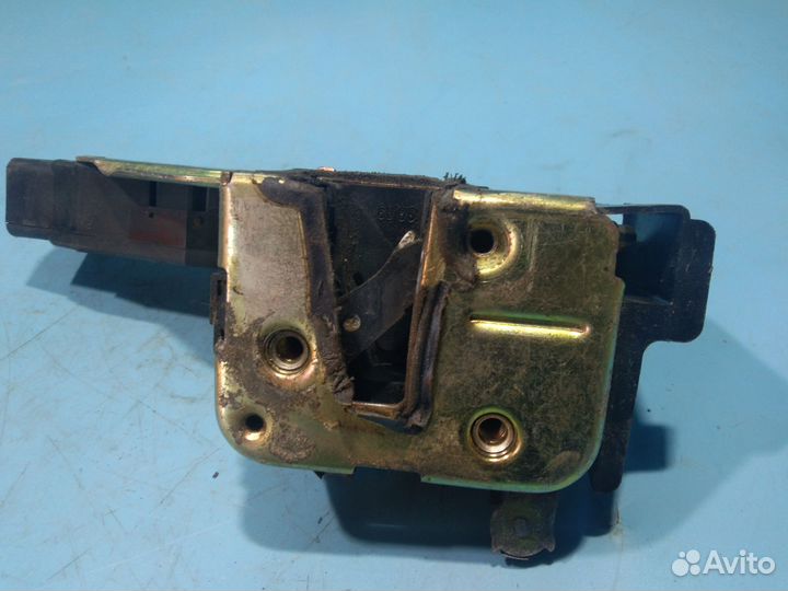 Замок двери передней Mitsubishi Carisma,Space Star