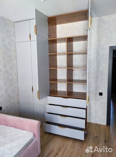 Шкаф с зеркалом