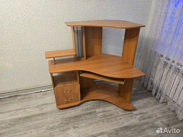 Офисная мебель стол компьютерный