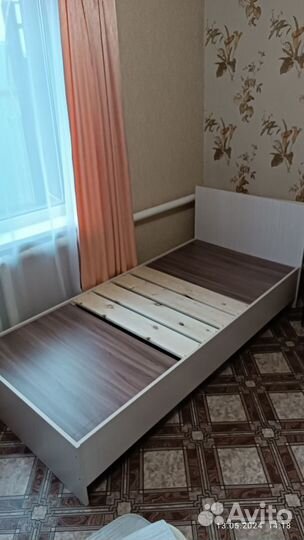 Кровать 1.5 спальная с матрасом 200х90