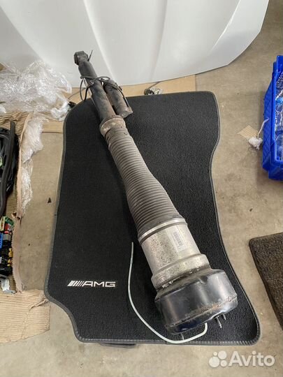 Пневмостойка задняя правая Mercedes Benz W221