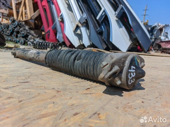 Kia Sportage 4 амортизатор задний