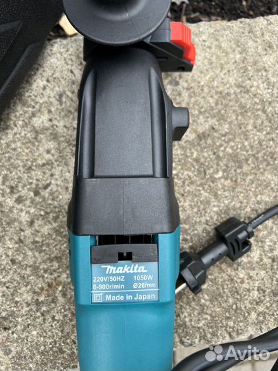 Перфоратор makita 1050W с набором свёркл и лопаток