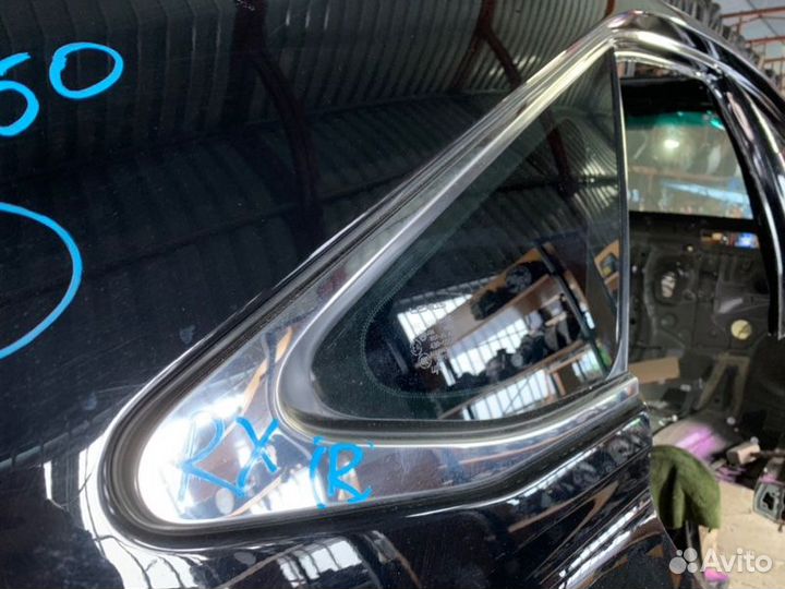 Форточка задняя правая Lexus Rx350
