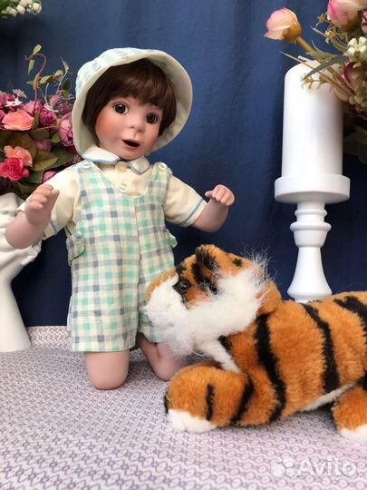 Кукла фарфоровая коллекционная мальчик Германия