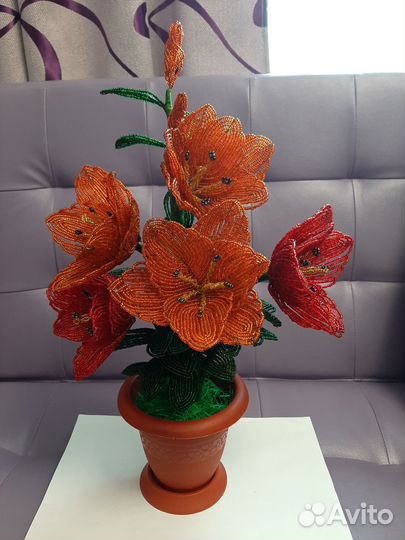 Лилии из бисера в кашпо,маки из бисера