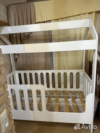 Домик-кровать с выкатным ящиком