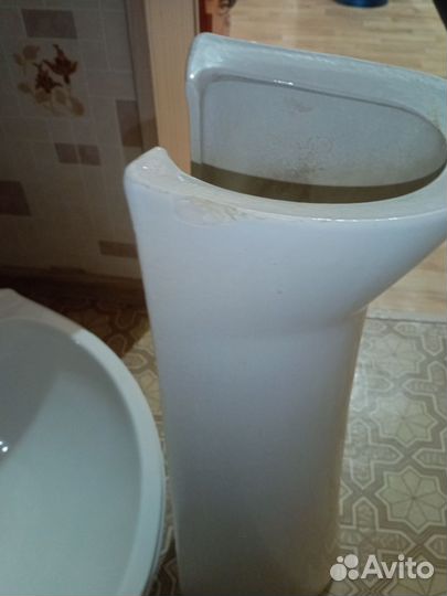 Раковина фаянсовая