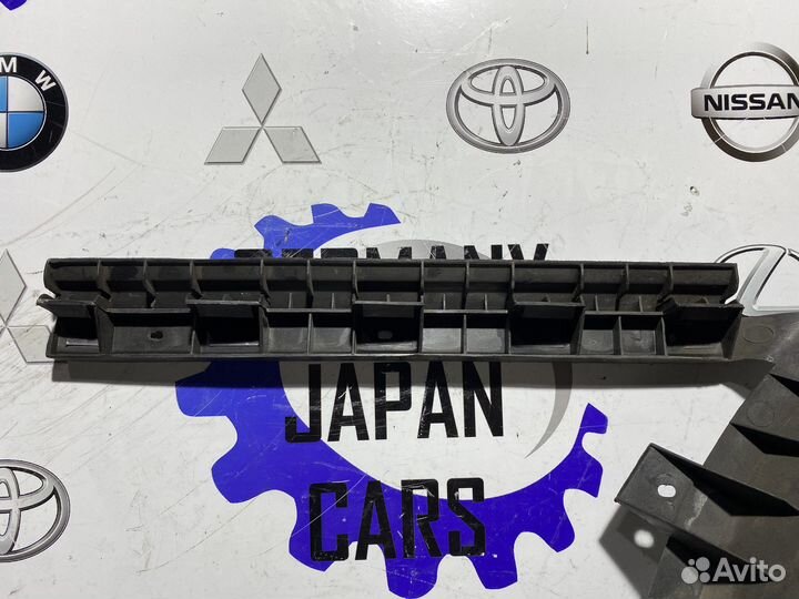 Направляющая заднего бампера R Passat B5 универсал