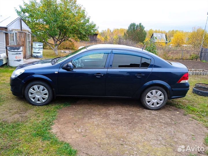 Opel Astra 1.6 МТ, 2011, 225 000 км