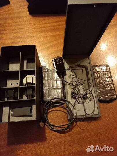 Телефон Vertu Constellation V