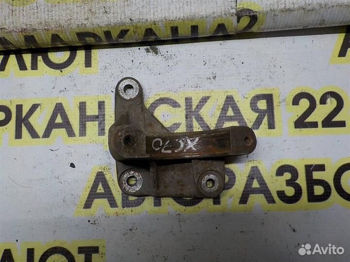 Кронштейн промежуточного вала Volvo XC70 Cross Co