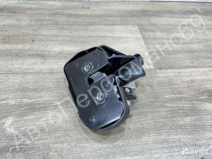 Замок правой сдвижной двери Transporter T5 / Caddy