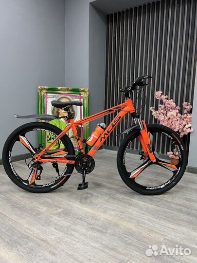 Велосипед скорсотной с крыльями и подножкой