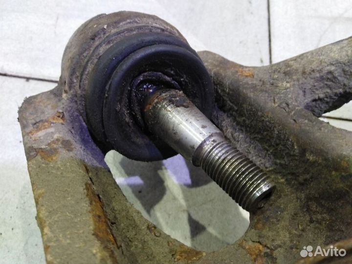 Кулак передний левый A1633300420