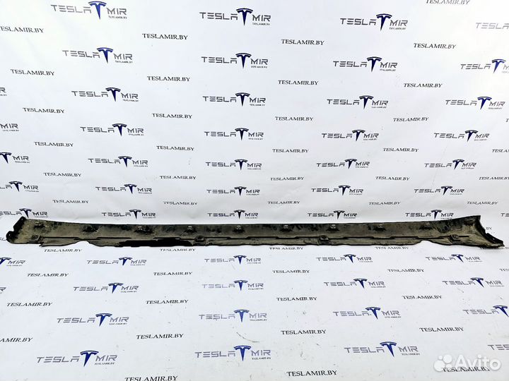 Накладка на порог правая Tesla Model 3 2023