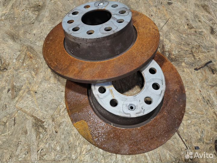 Диск тормозной задний Skoda Karoq 2019 5Q0615601B