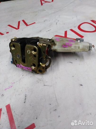 Замок двери лев. перед. nissan caravan