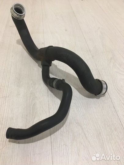 Патрубок системы охлаждения Mercedes Benz C230