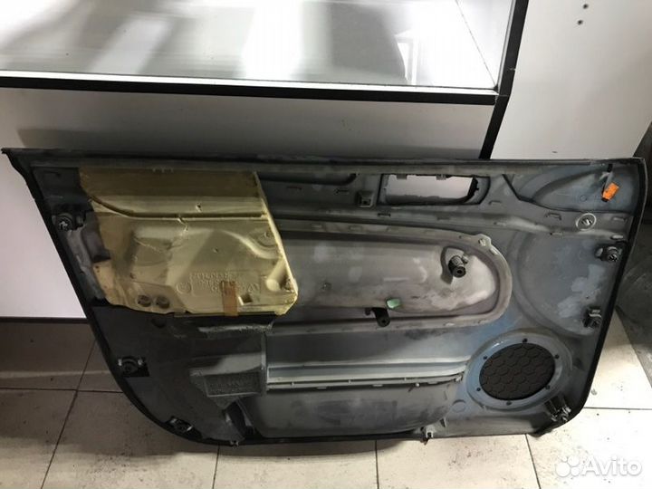 Обшивка боковой двери передняя правая Volkswagen