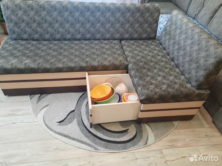 Продам мягкий кухонный уголок со стальным местом