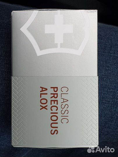 Нож-брелок victorinox Classic SD Precious Alox