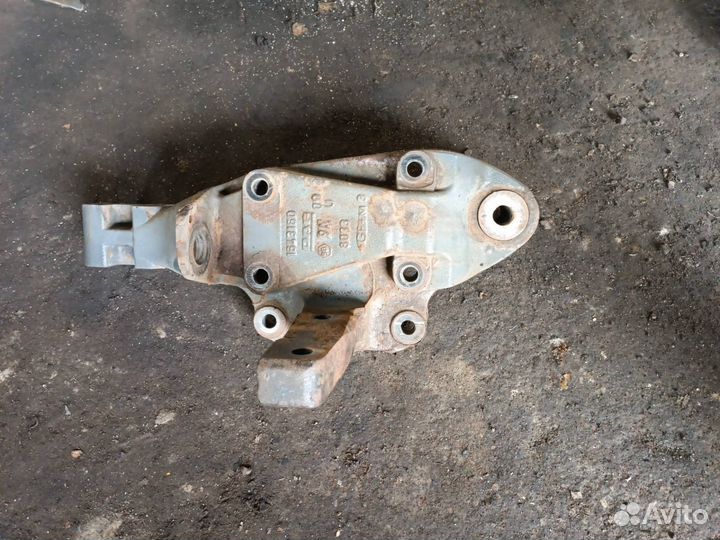 Кронштейн (крепление) левый DAF XF 105 2009