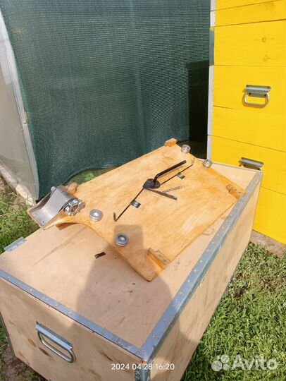 Улей с пчелами